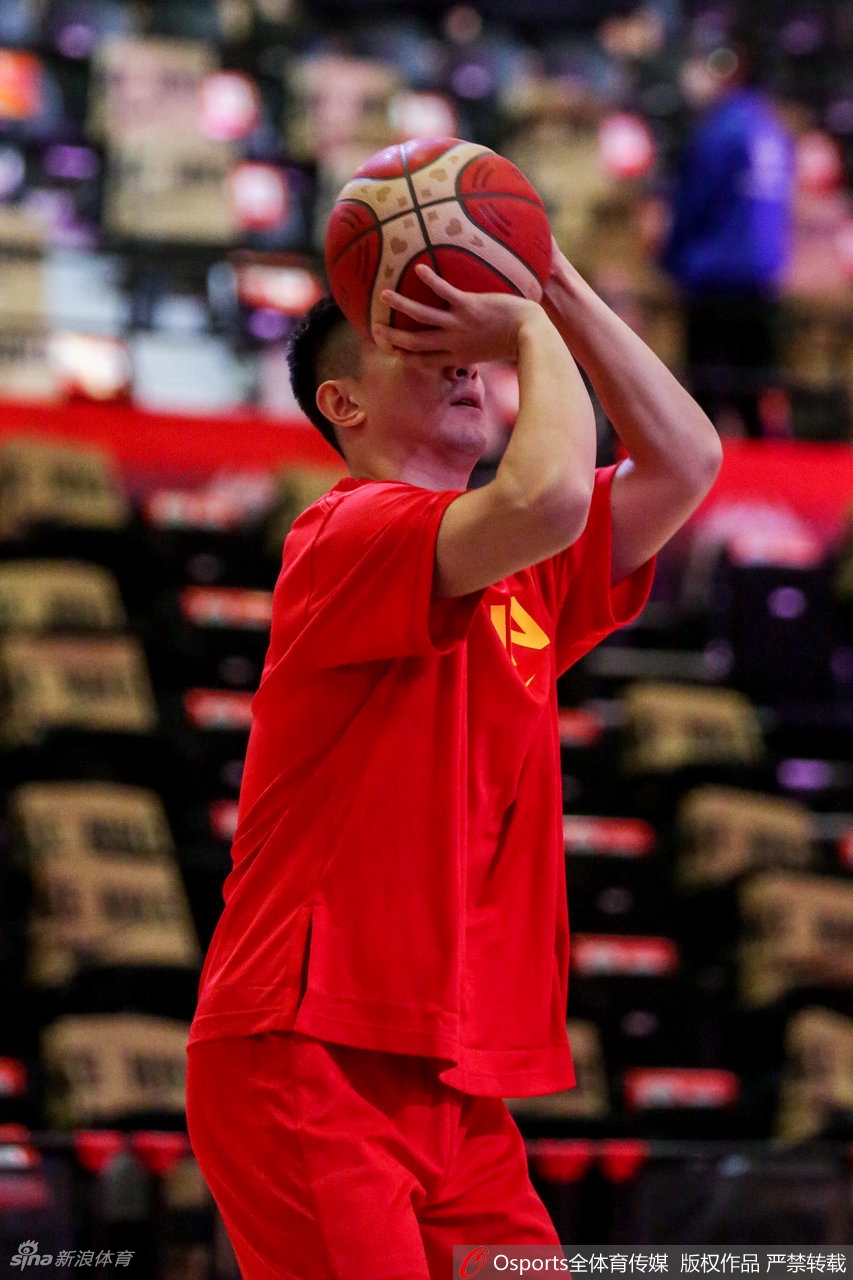 [男篮世预赛]中国男篮79比63战胜日本男篮