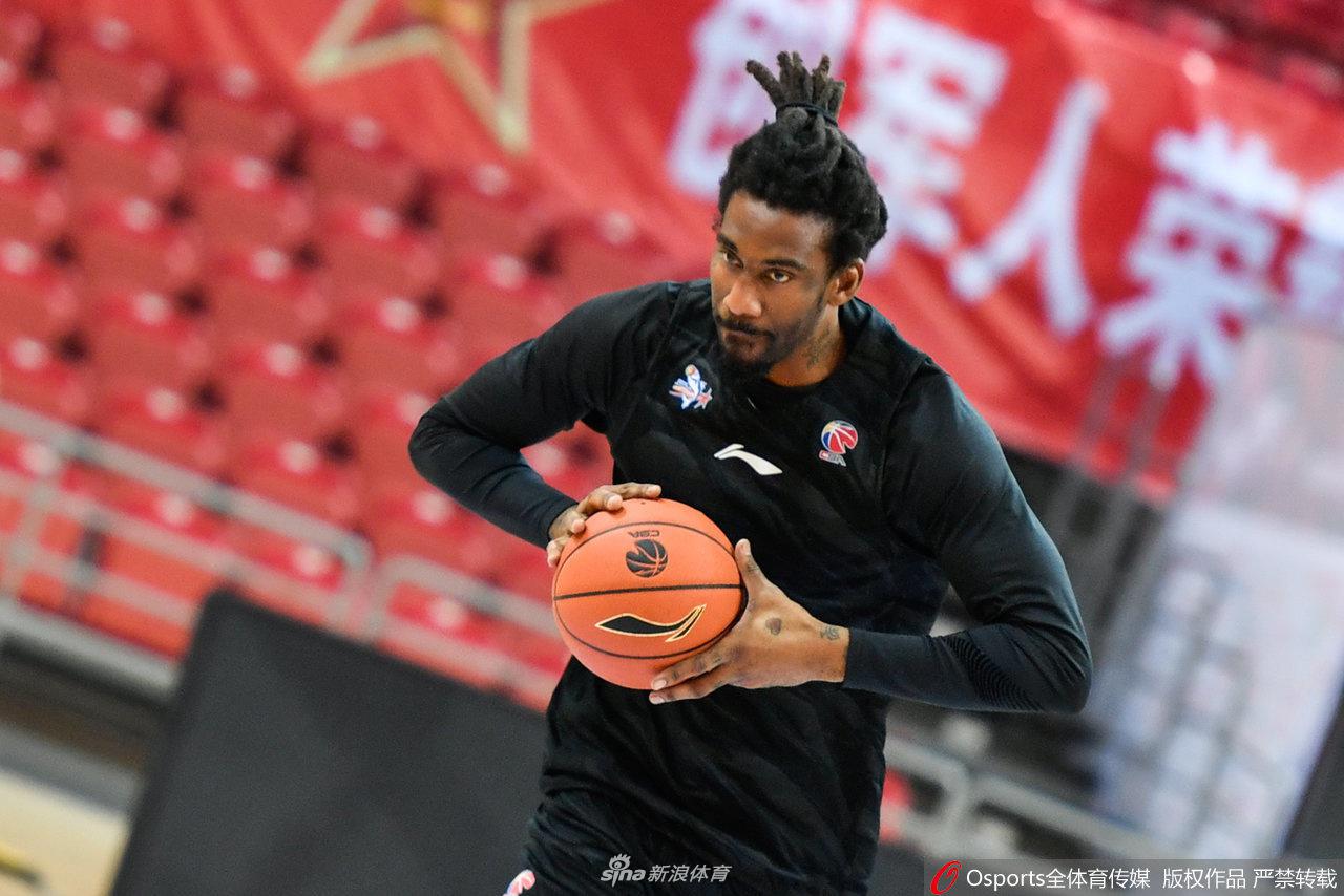 小斯与王治郅热聊不停 大郅少年不再小斯变老斯