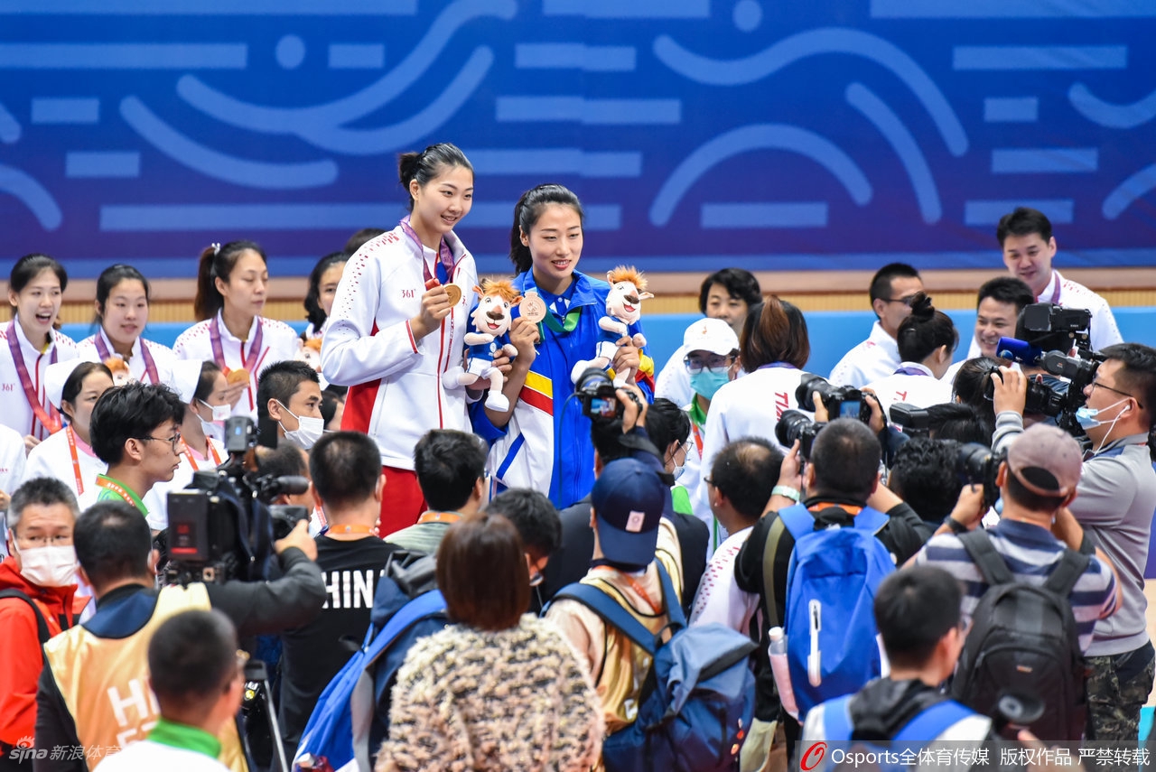 [全运女排]天津胜江苏夺冠 辽宁获铜牌