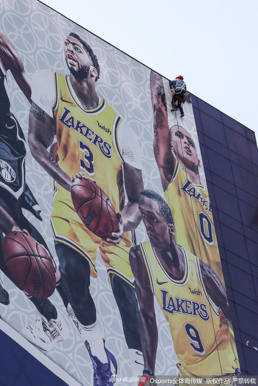 上海拆除NBA中国赛宣传海报 赛前训练取消场面冷清