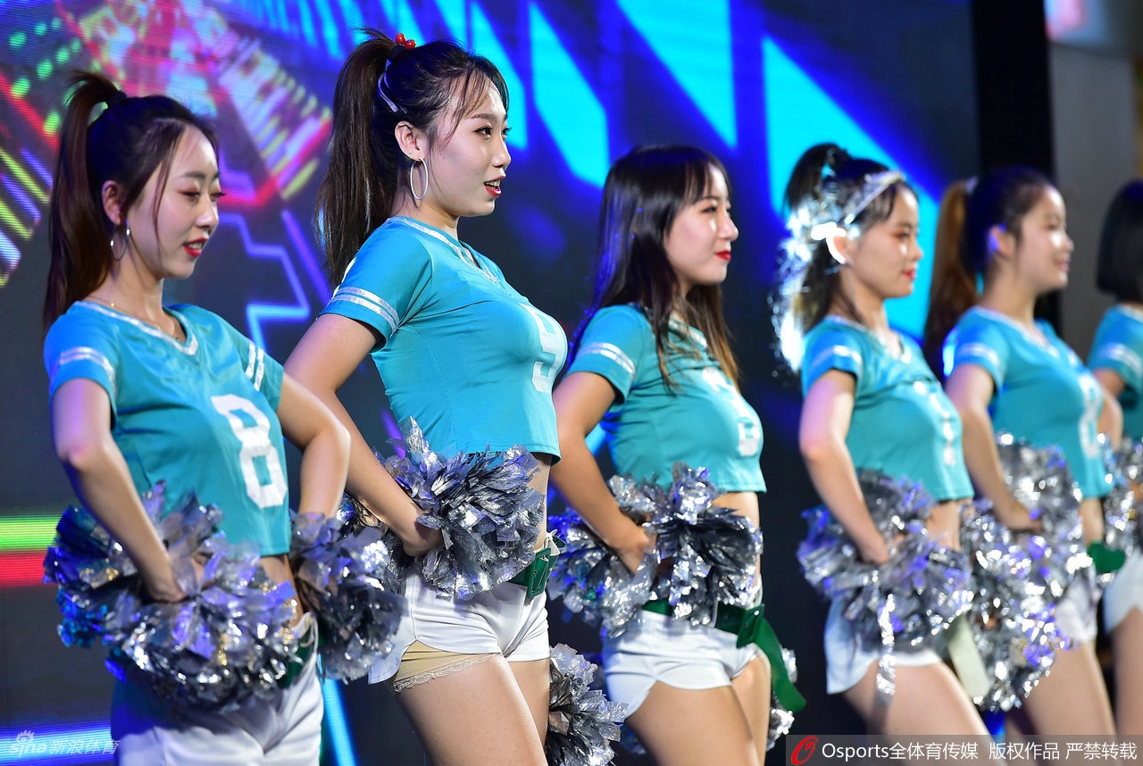 辽宁全运冠军运动员见面会 拉拉队宝贝活力热舞