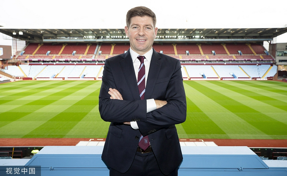 维拉召开发布会 新帅杰拉德举球衣亮相