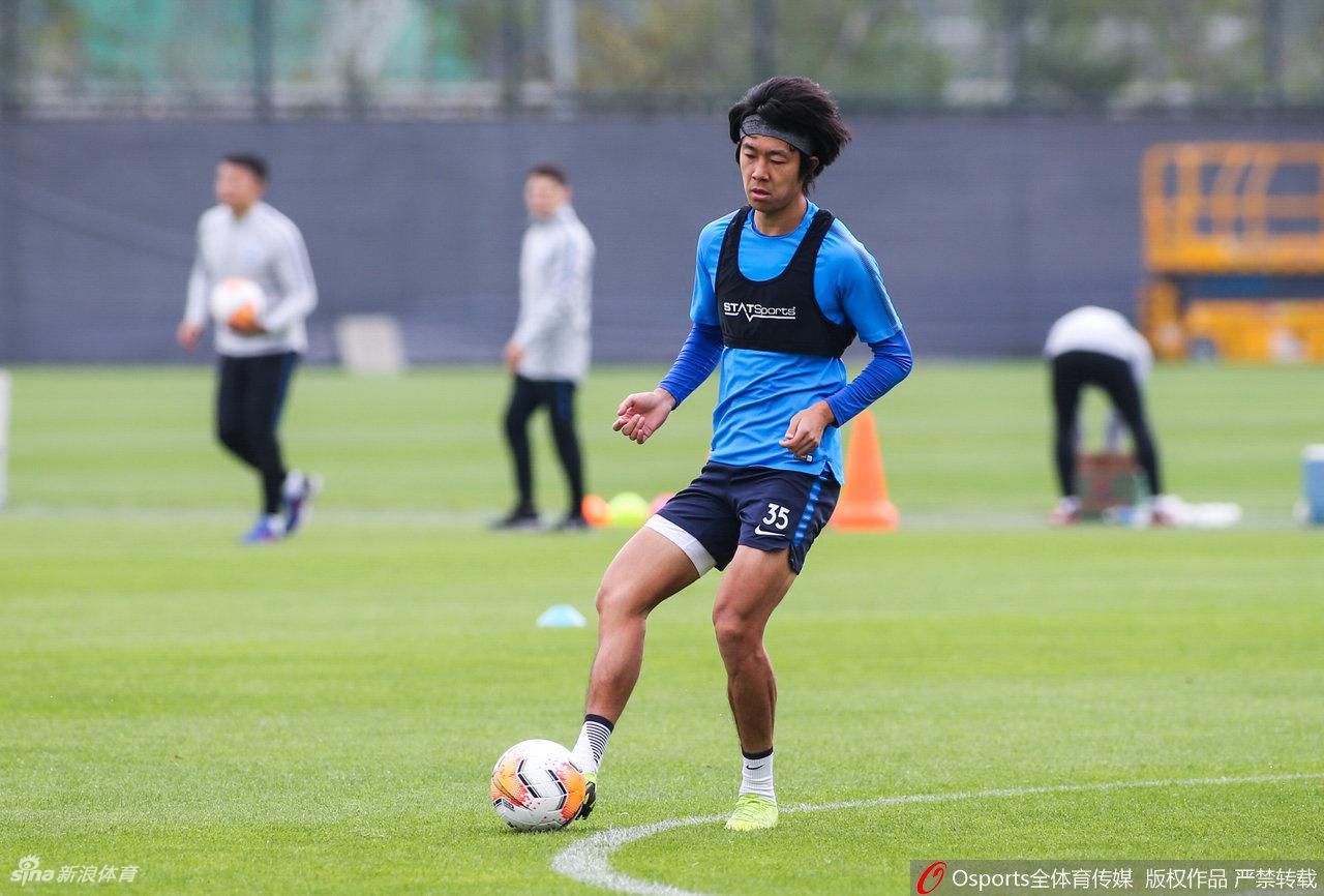 广州富力队公开训练课 范帅:尽力熟悉球员中