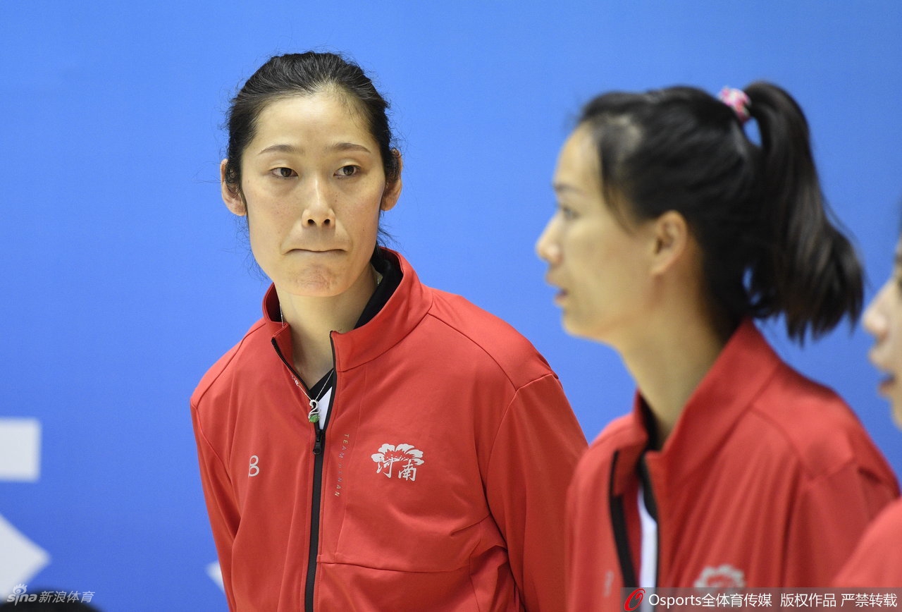 [全运]河南女排0-3遭上海横扫 朱婷伤停变送水工