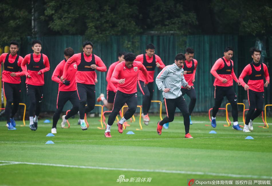 上海上港球员训练备战