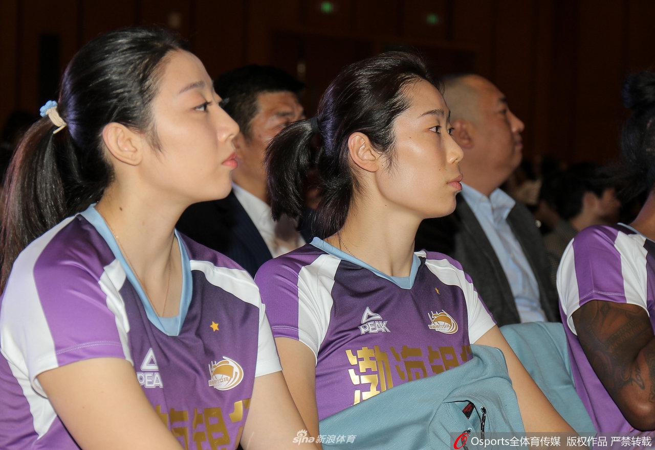 朱婷领衔出席天津女排出征仪式