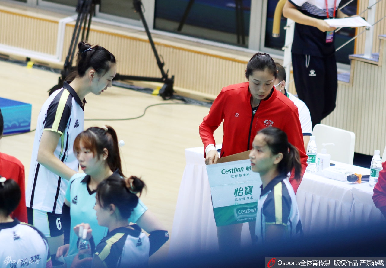 [全运]河南女排0-3遭上海横扫 朱婷伤停变送水工