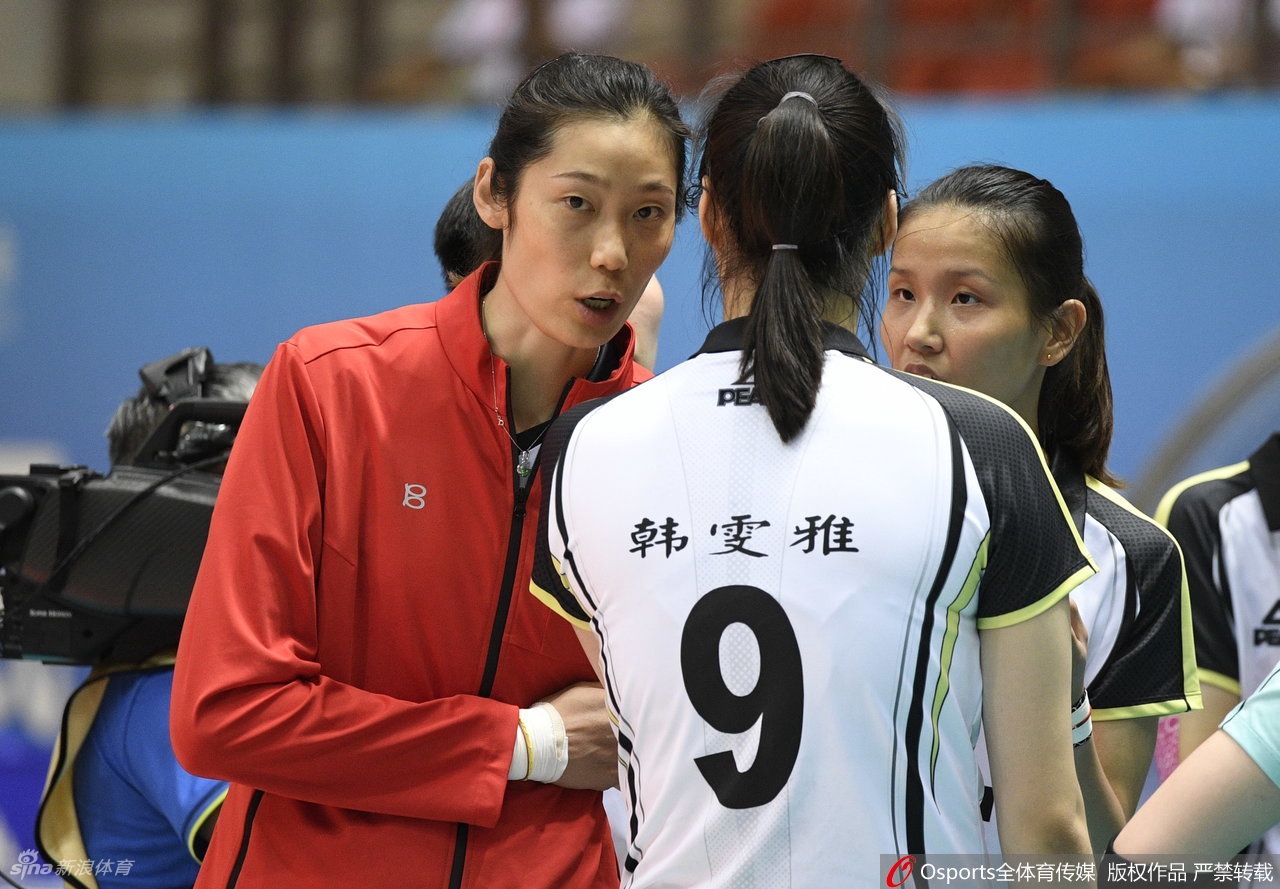 [全运]河南女排0-3遭上海横扫 朱婷伤停变送水工