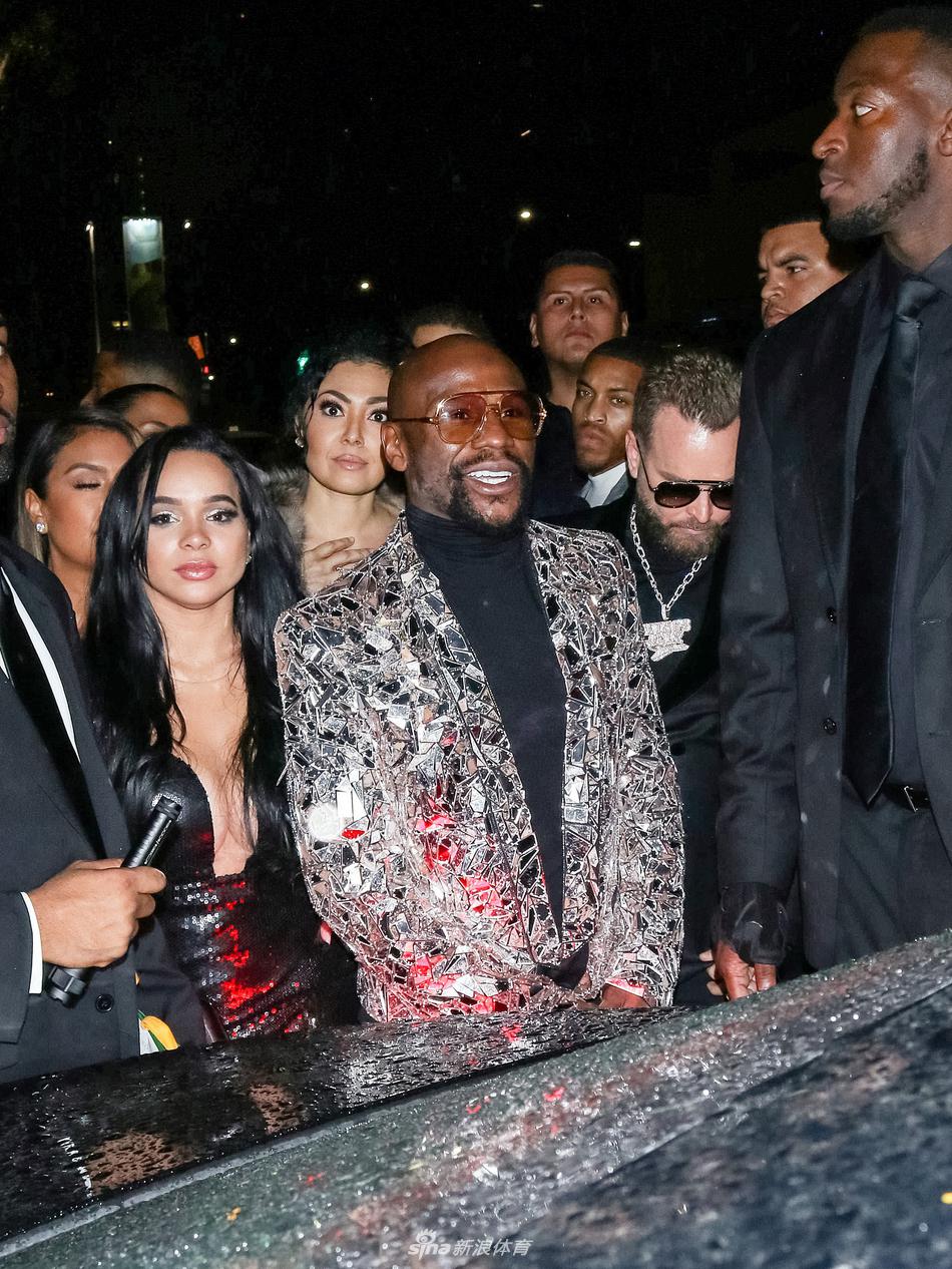 梅威瑟举行43岁生日聚会