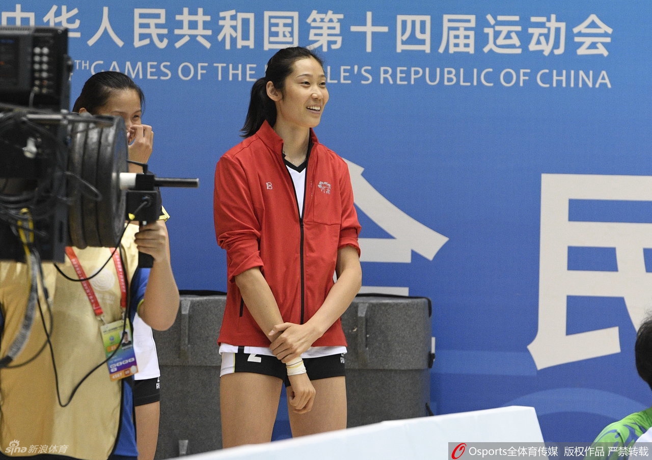 [全运]河南女排0-3遭上海横扫 朱婷伤停变送水工