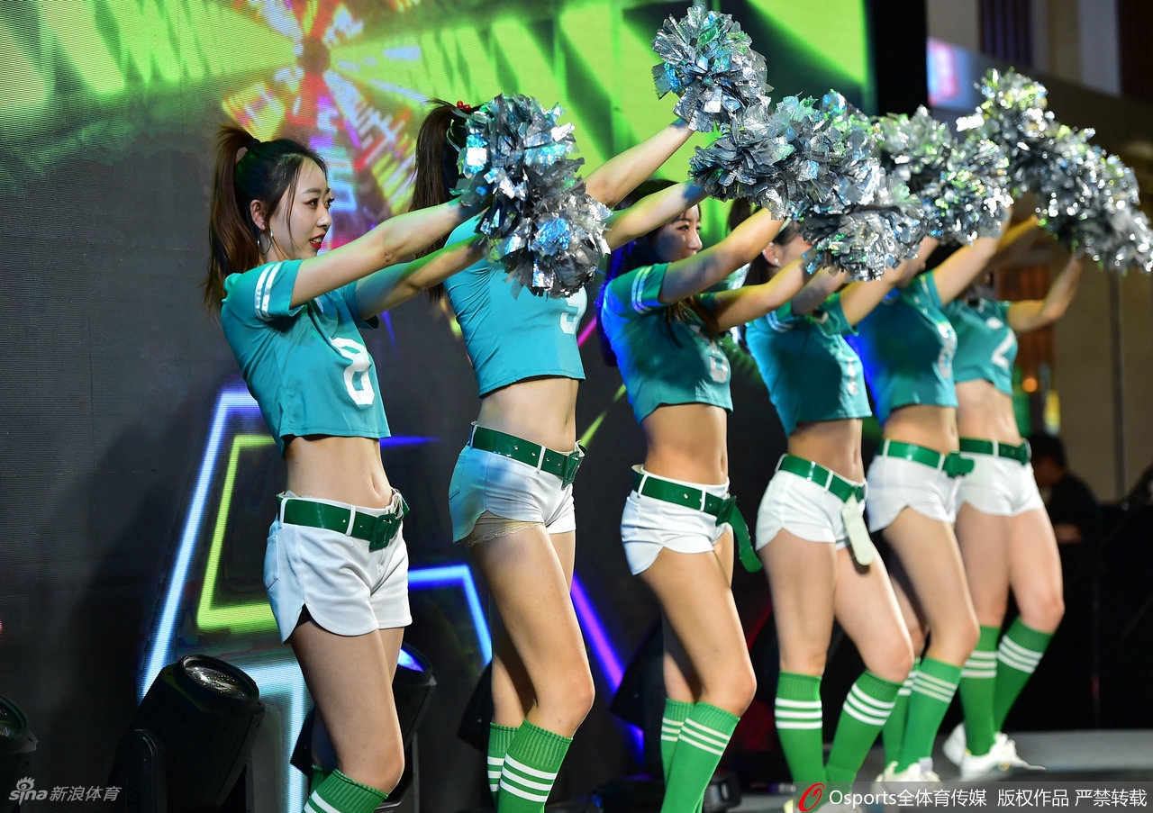 辽宁全运冠军运动员见面会 拉拉队宝贝活力热舞