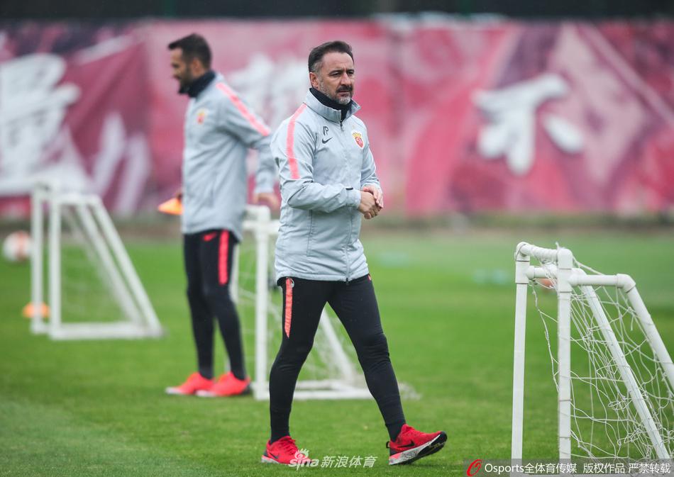 上海上港球员训练备战