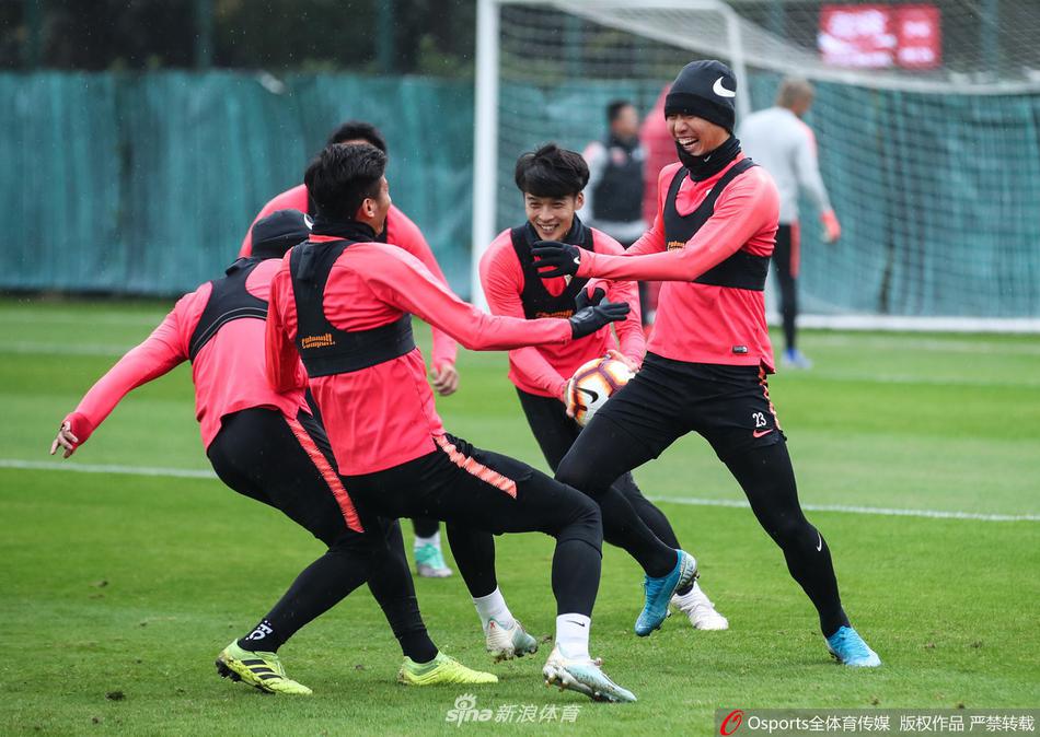 上海上港球员训练备战