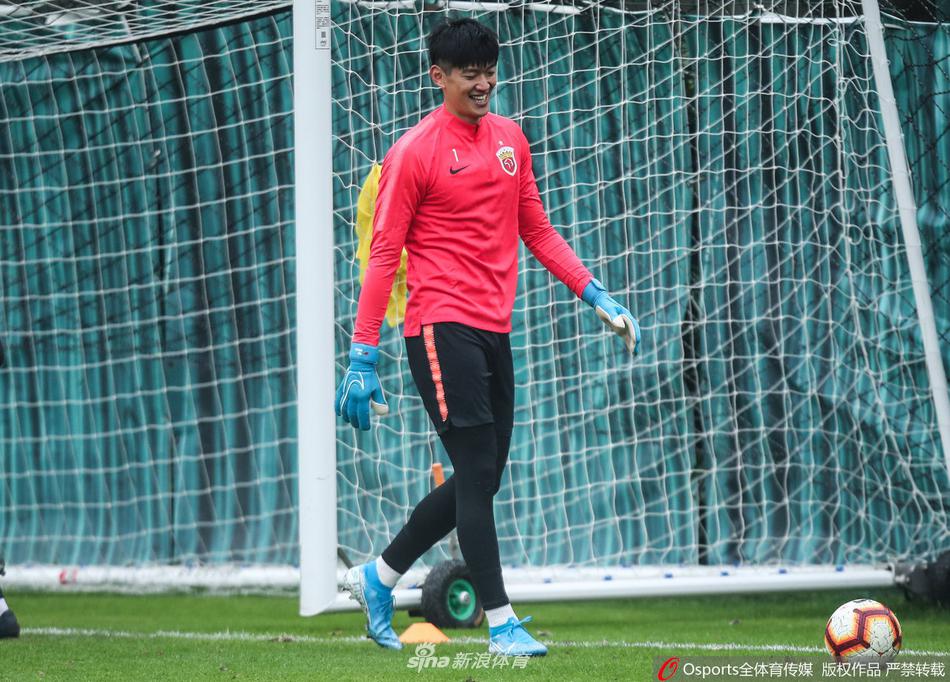 上海上港球员训练备战