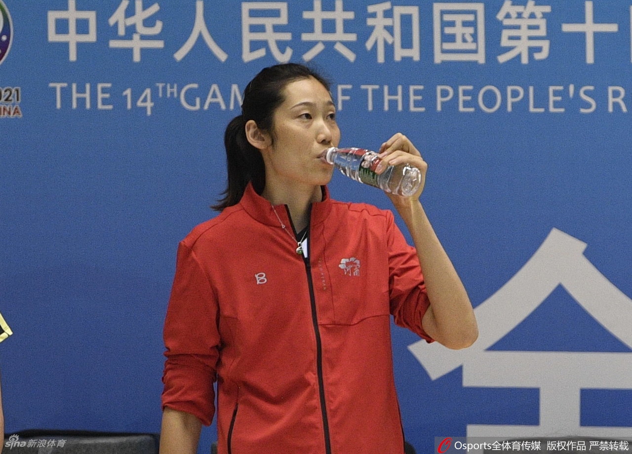 [全运]河南女排0-3遭上海横扫 朱婷伤停变送水工