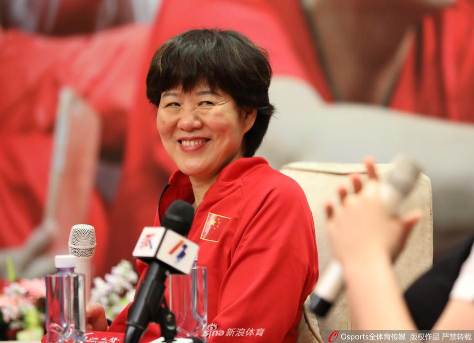 郎平59岁生日快乐回顾"铁榔头"到"郎妈妈"