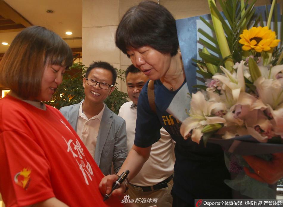 郎平59岁生日快乐回顾"铁榔头"到"郎妈妈"