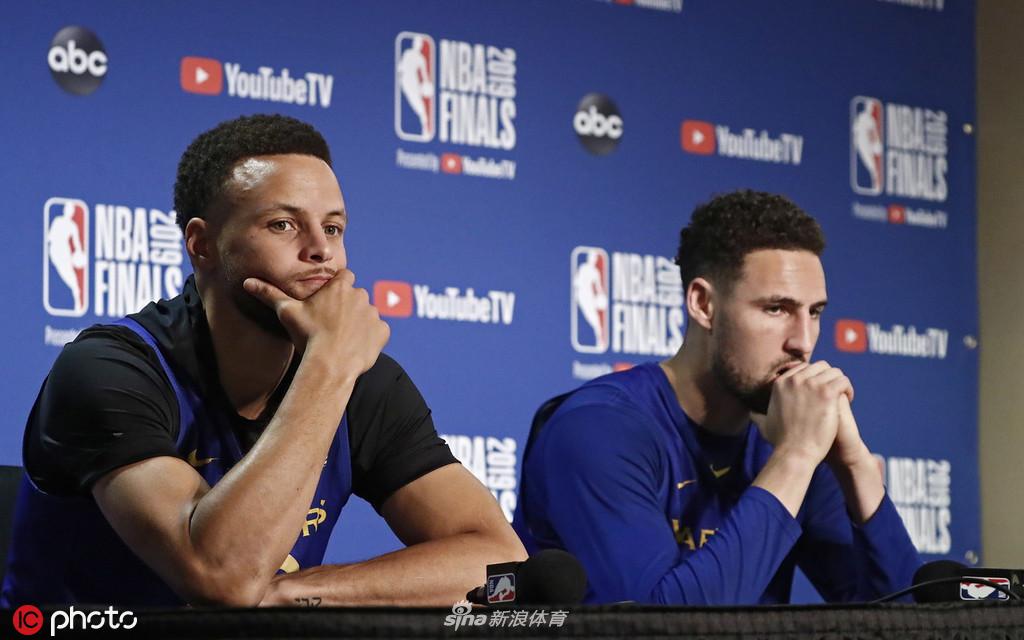 勇士新闻发布会 谈及杜兰特水花兄弟一脸难过