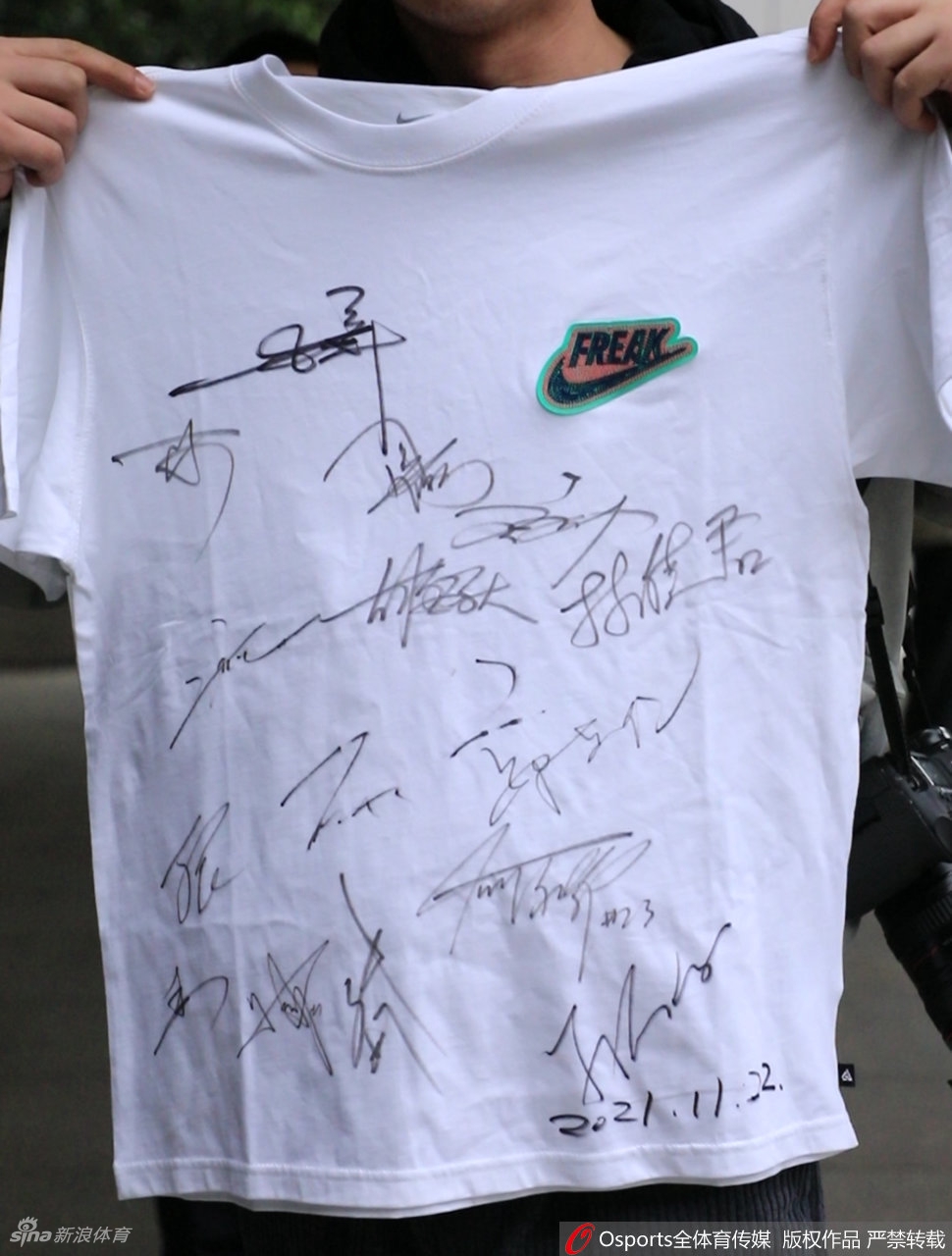 出征预选赛！中国男篮启程前往日本