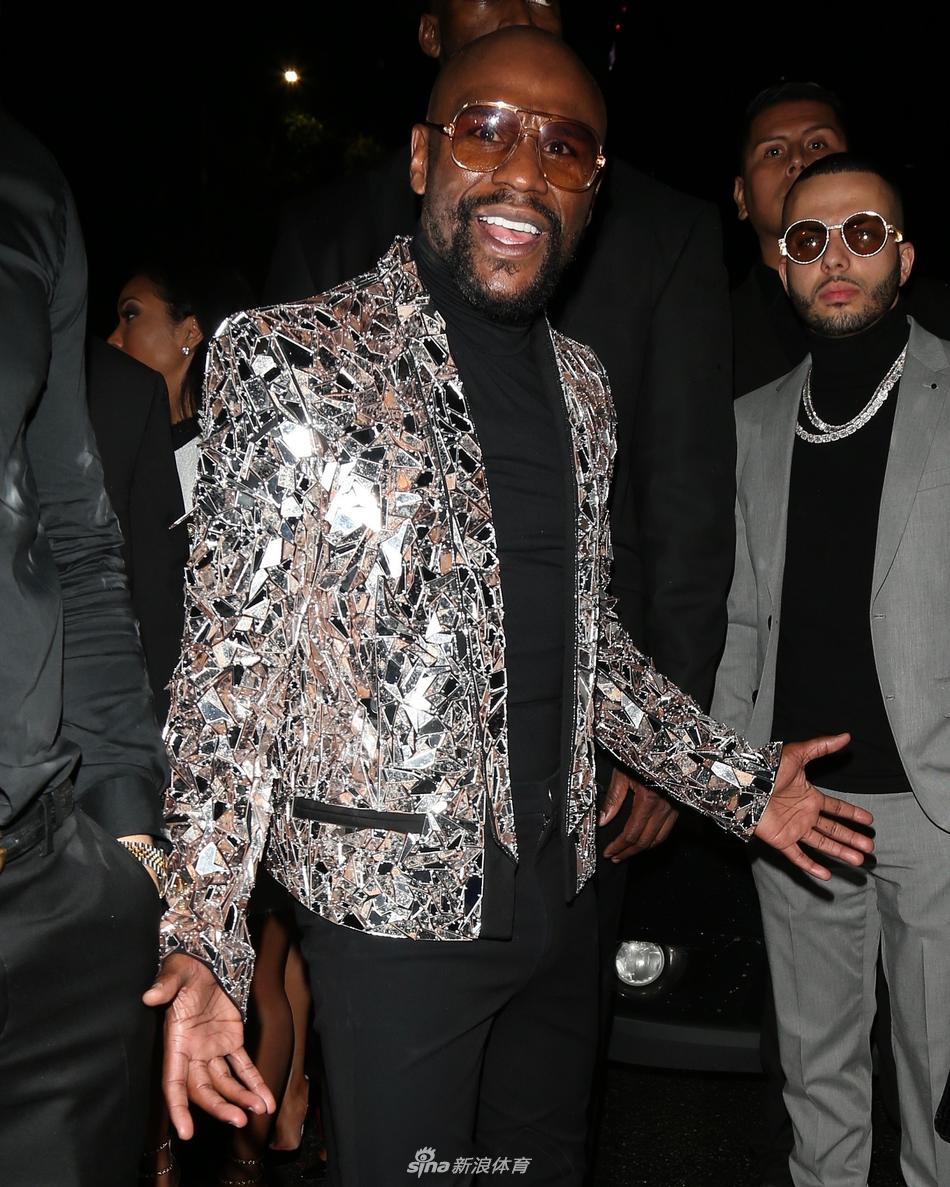 梅威瑟举行43岁生日聚会