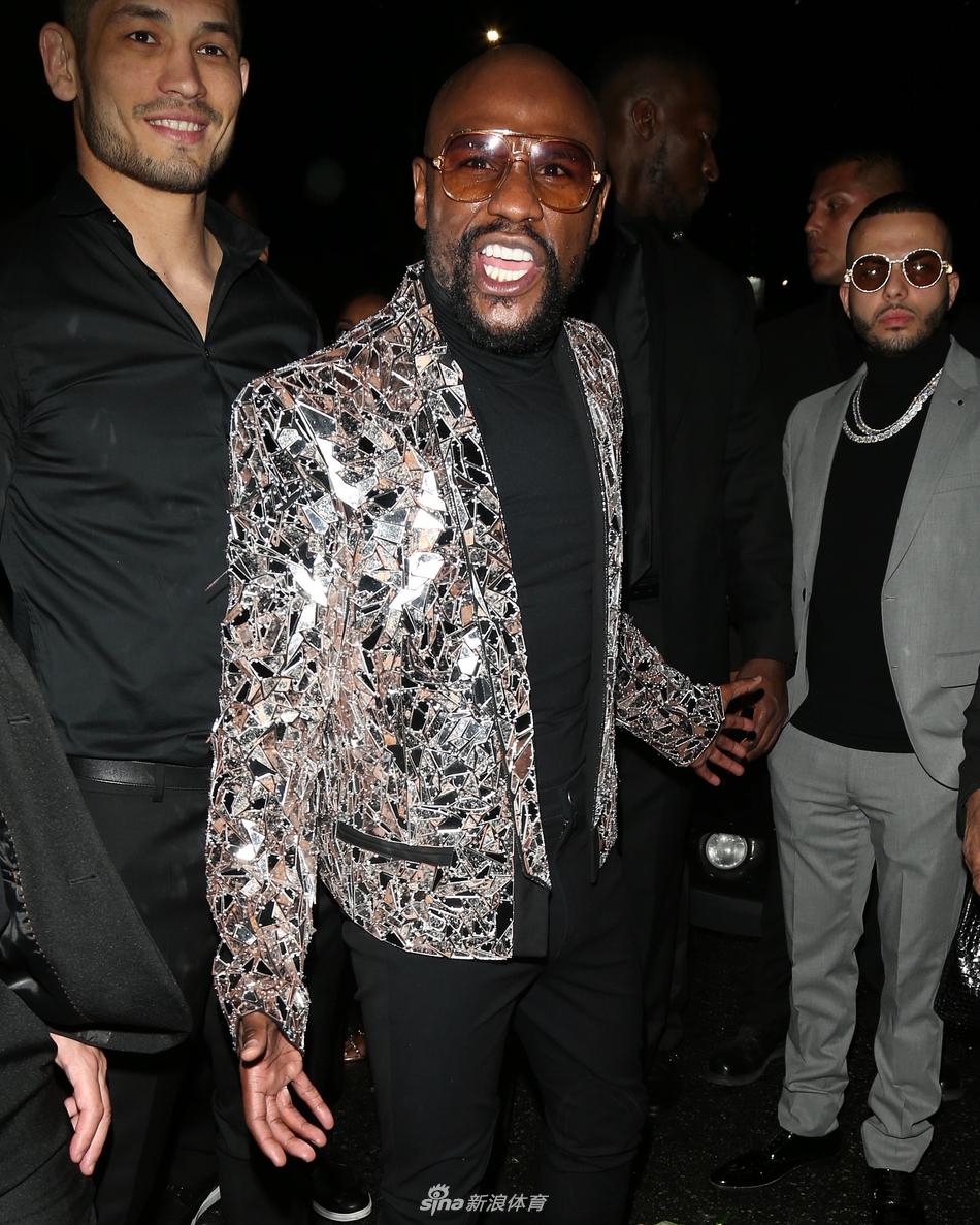 梅威瑟举行43岁生日聚会