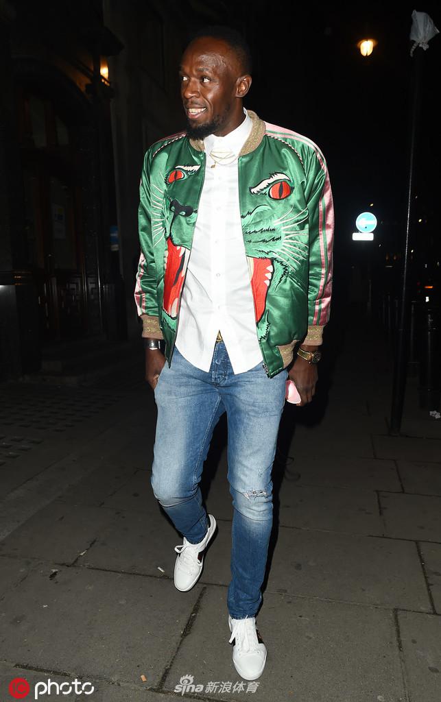 博尔特深夜现身伦敦街头