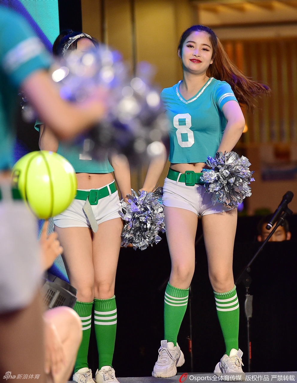 辽宁全运冠军运动员见面会 拉拉队宝贝活力热舞