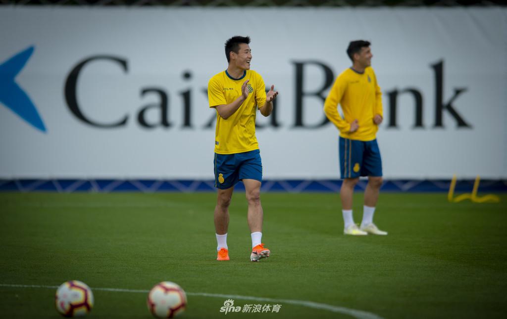 西班牙人训练备战联赛 武磊狂练射门
