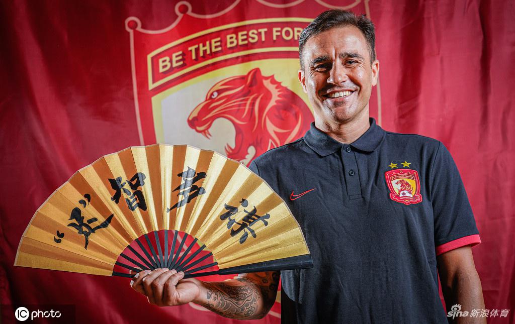 广州恒大拍摄新赛季创意写真 卫冕冠军来了！