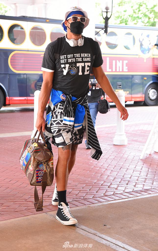 NBA复赛前瞻：鲁迪・戈贝尔领衔球员抵达酒店