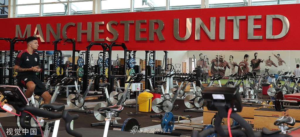 7300万新援亮相！桑乔首次亮相曼联训练基地