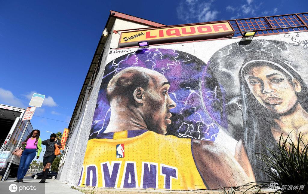 科比去世一周年：洛杉矶街头遍布湖人传奇壁画