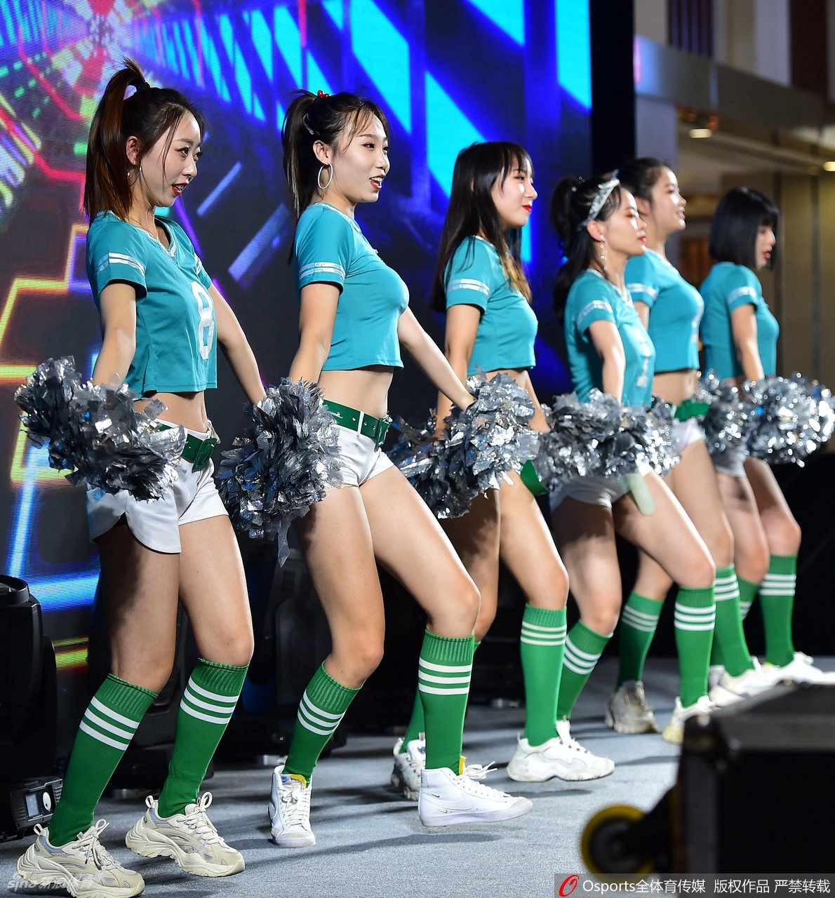 辽宁全运冠军运动员见面会 拉拉队宝贝活力热舞