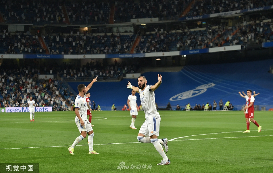 [西甲]本泽马戴帽 皇马5-2塞尔塔