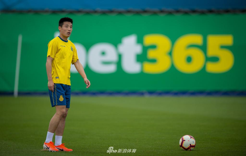 西班牙人训练备战联赛 武磊狂练射门