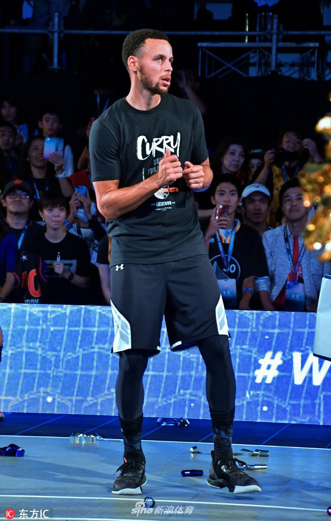 库里东京参加赞助商活动