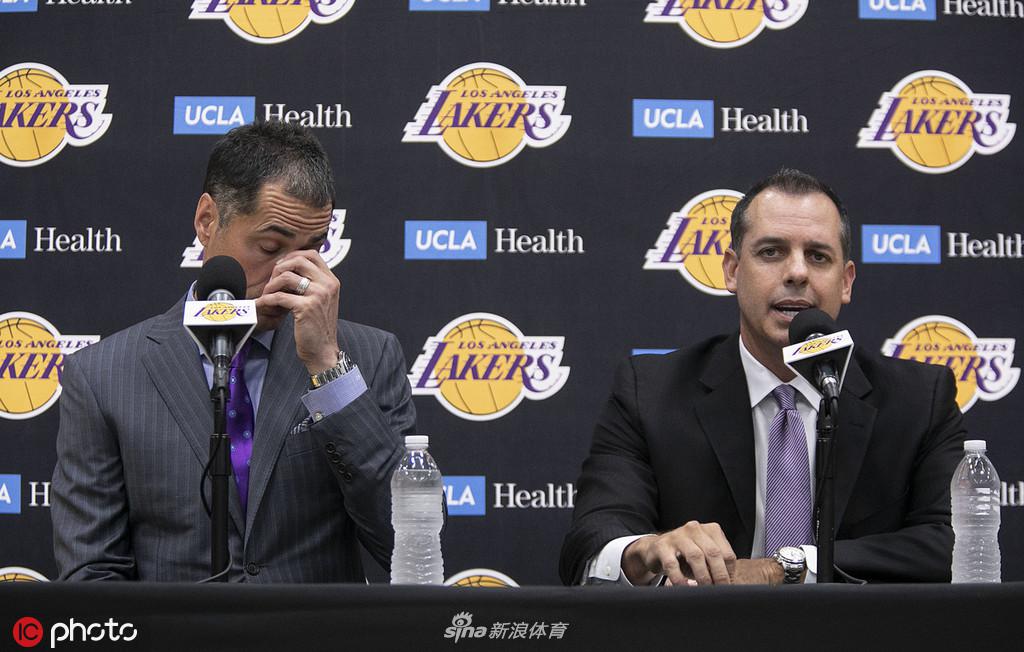 沃格尔出席发布会 正式上任湖人主帅