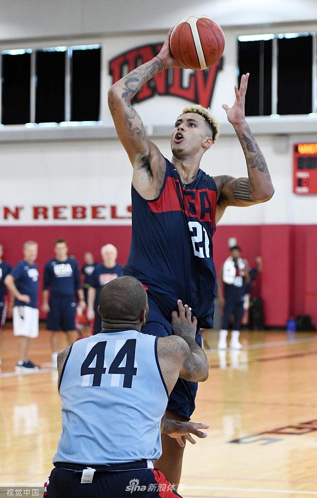 库兹马轻松单打塔克