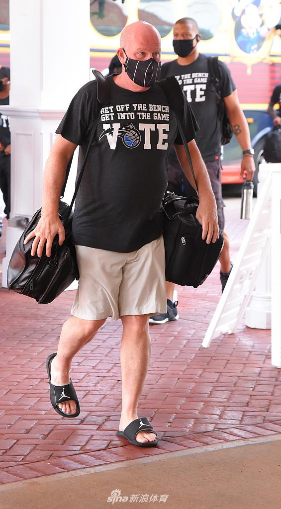 NBA复赛前瞻：鲁迪・戈贝尔领衔球员抵达酒店