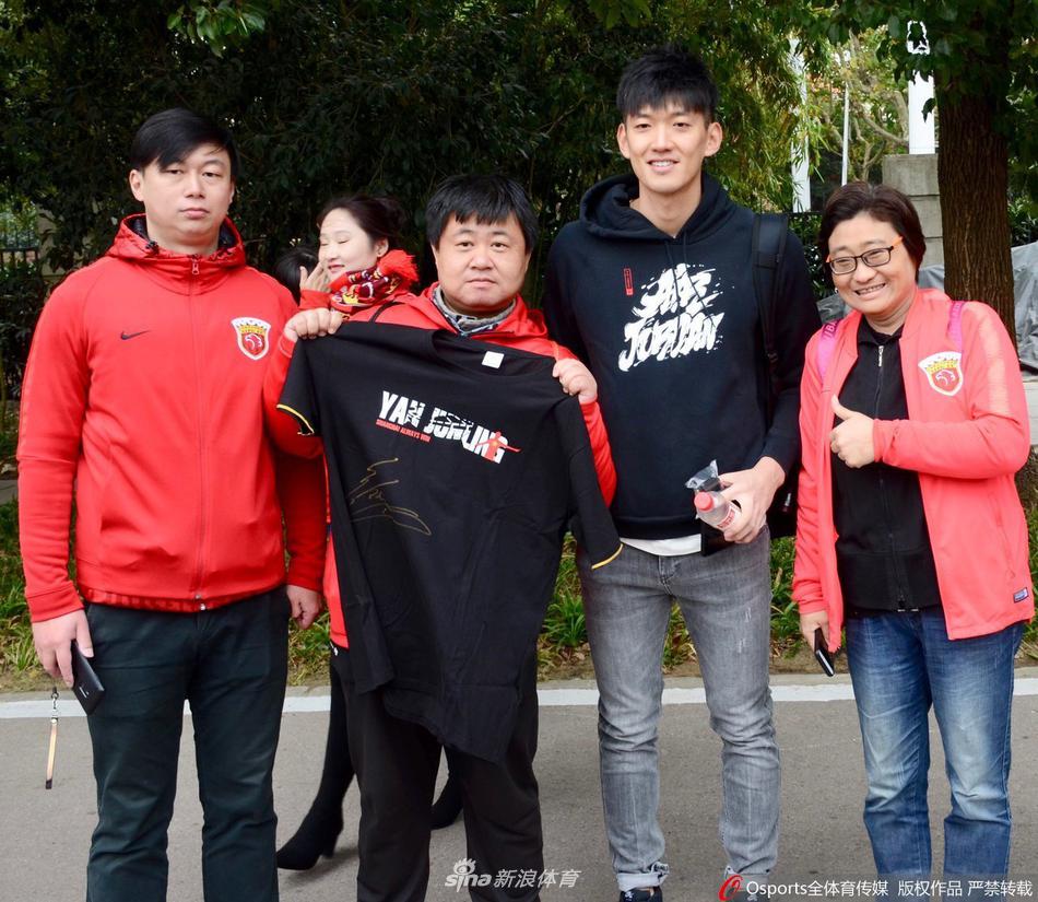 上海上港球员训练备战