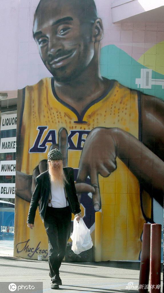 科比去世一周年：洛杉矶街头遍布湖人传奇壁画