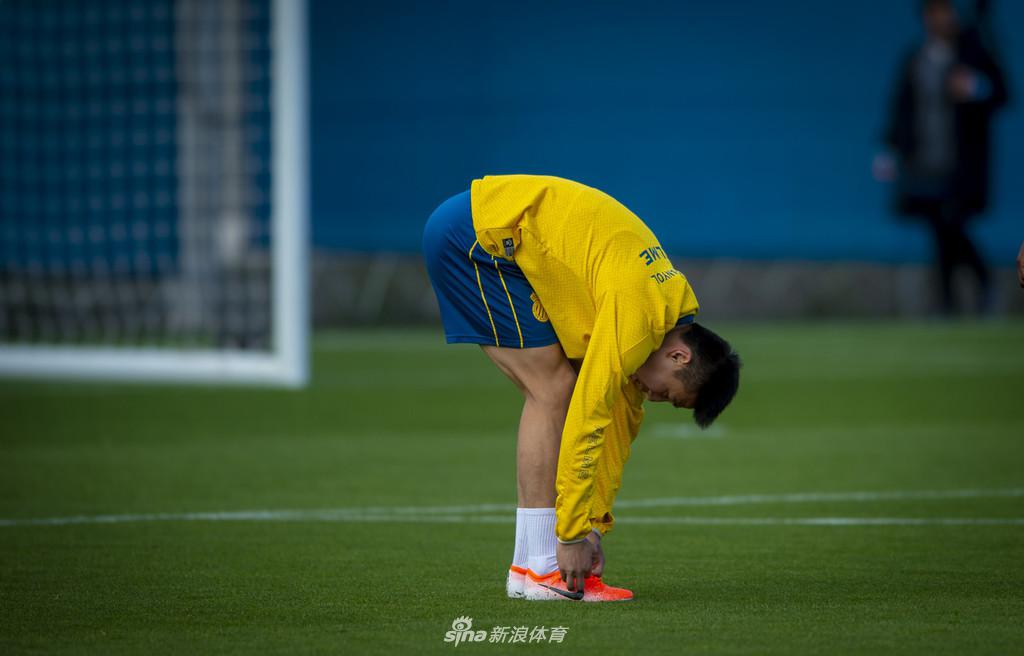 西班牙人训练备战联赛 武磊狂练射门