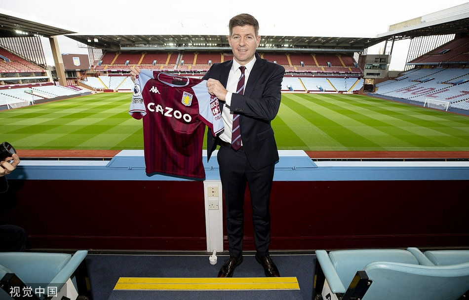 维拉召开发布会 新帅杰拉德举球衣亮相