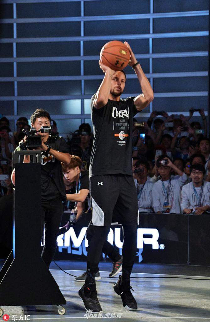 库里东京参加赞助商活动