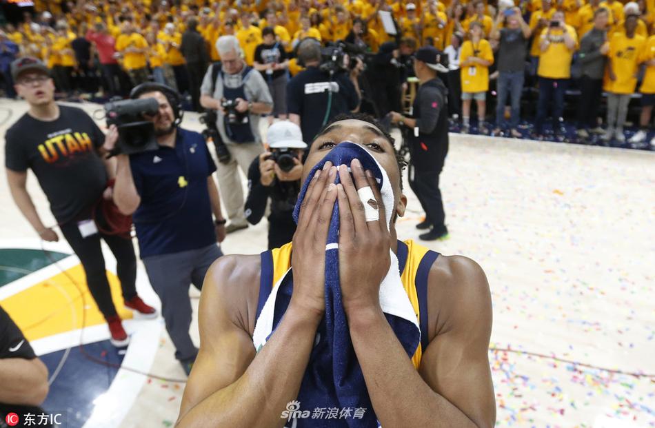 米切尔晋级季后赛第二轮