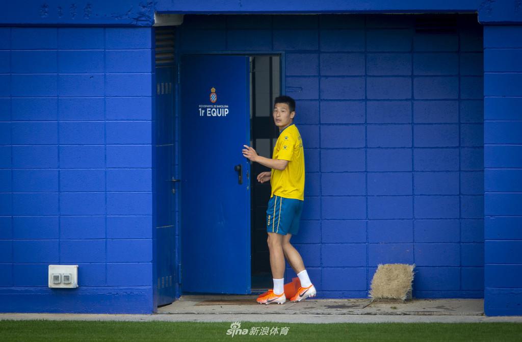 西班牙人训练备战联赛 武磊狂练射门