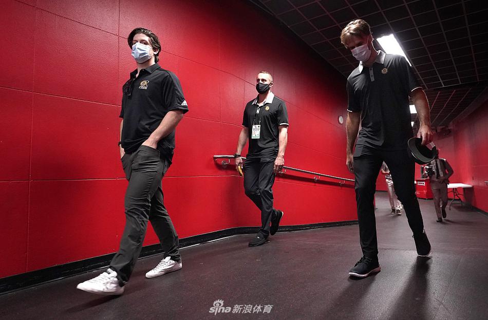 NHL表演赛：棕熊Vs蓝衣