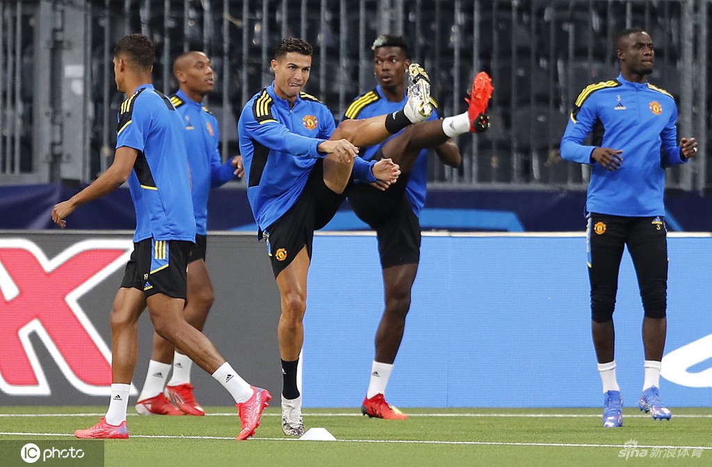 曼联备战训练欧冠小组赛 C罗桑乔吸引眼球