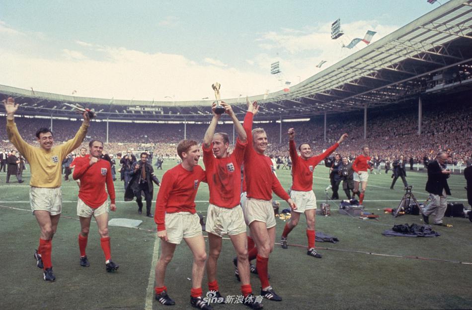 イングランドWC初優勝・最も長い一日July 30 1966 5c46-iwxpesy2002470.jpg