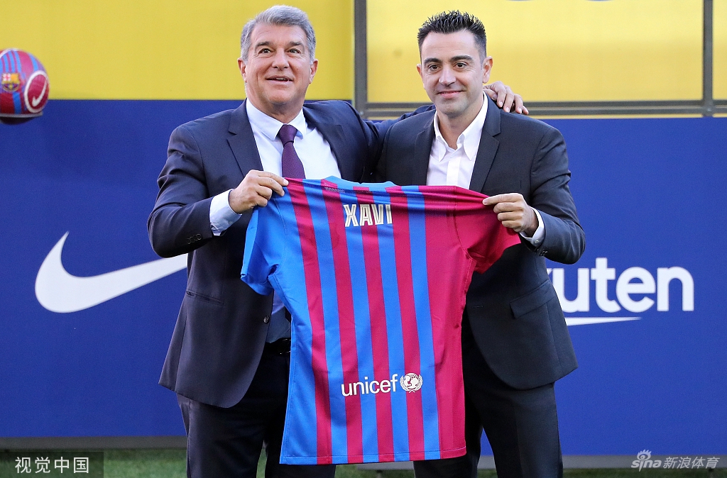巴萨新帅哈维亮相：将奖杯带回诺坎普